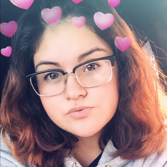 Meet your Posher, Janet - Picture 2 of 6